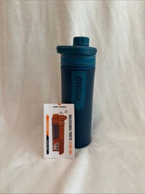 NWT- Grayl One Press Water Purifier Bottle - Portable Filtration Bottle